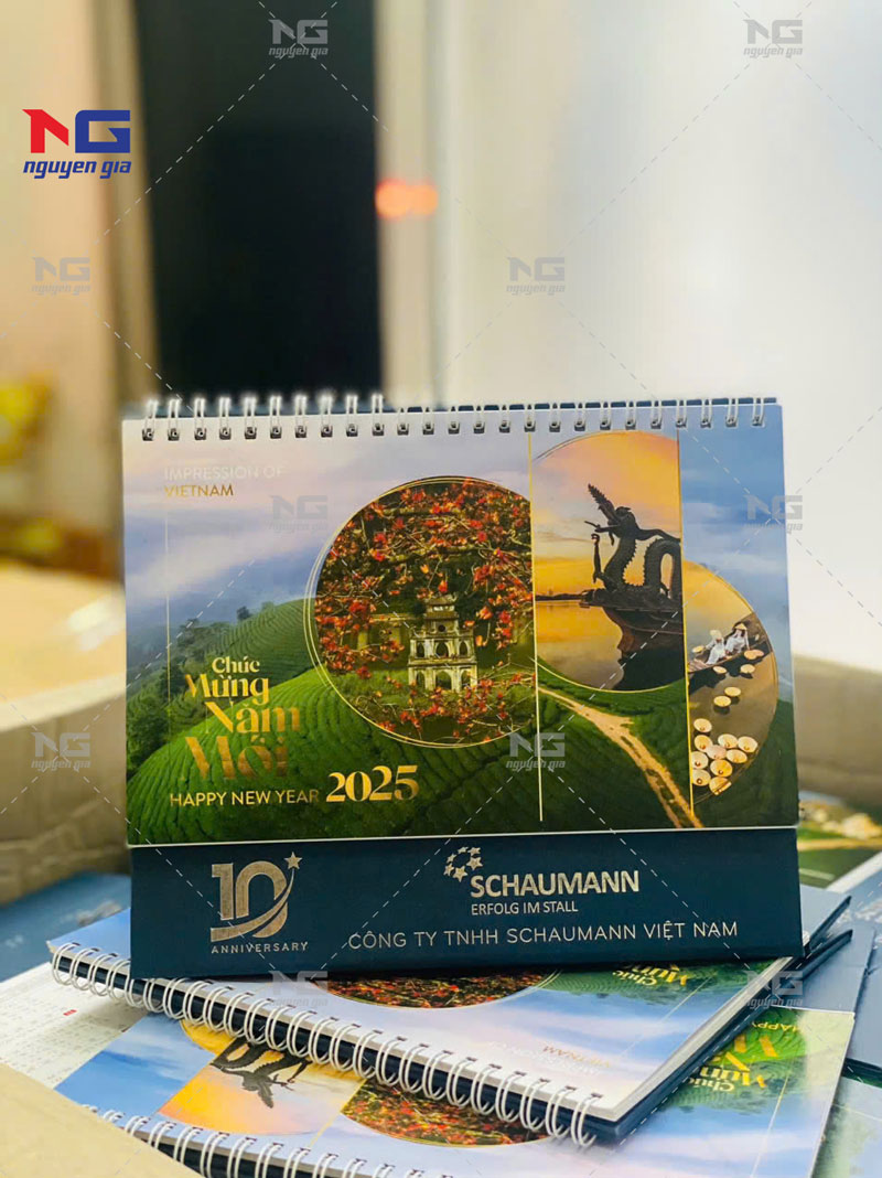 mẫu lịch tết 2025