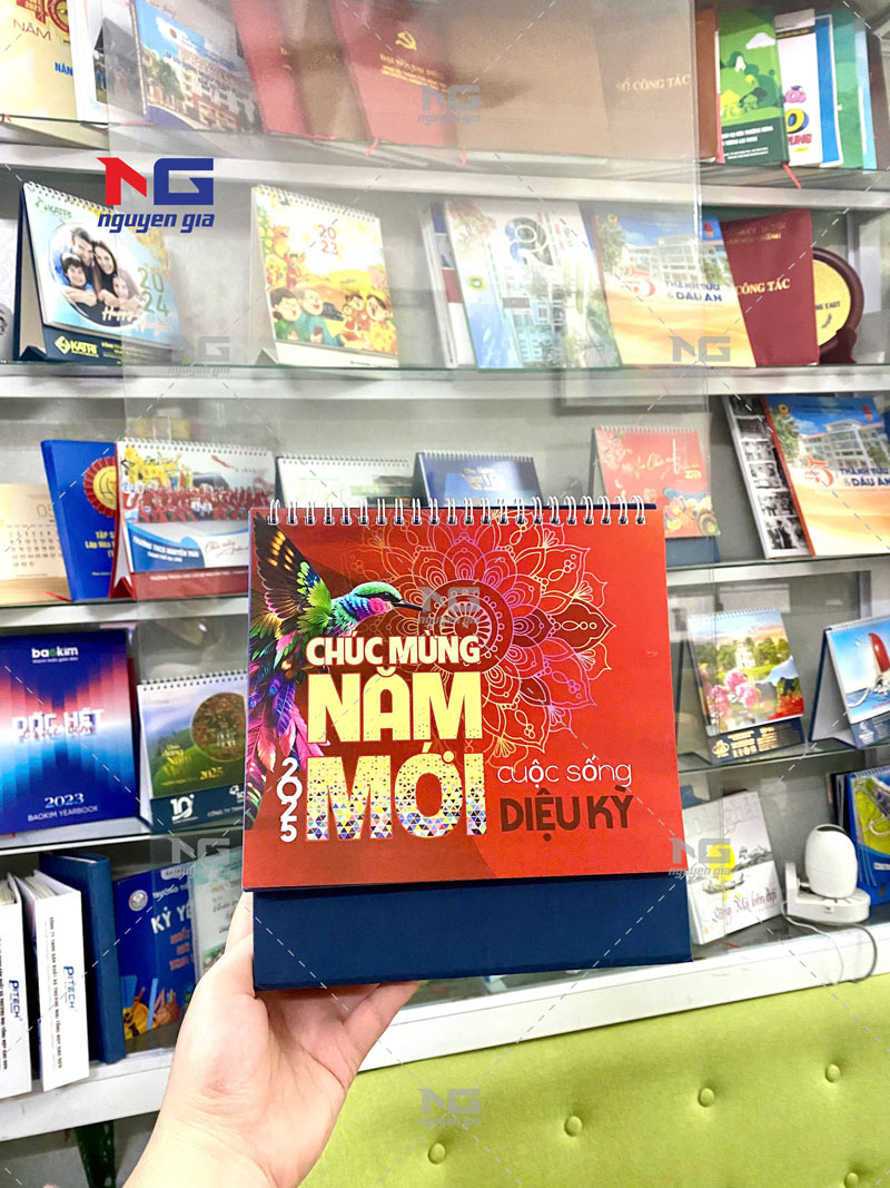 mẫu lịch tết 2025