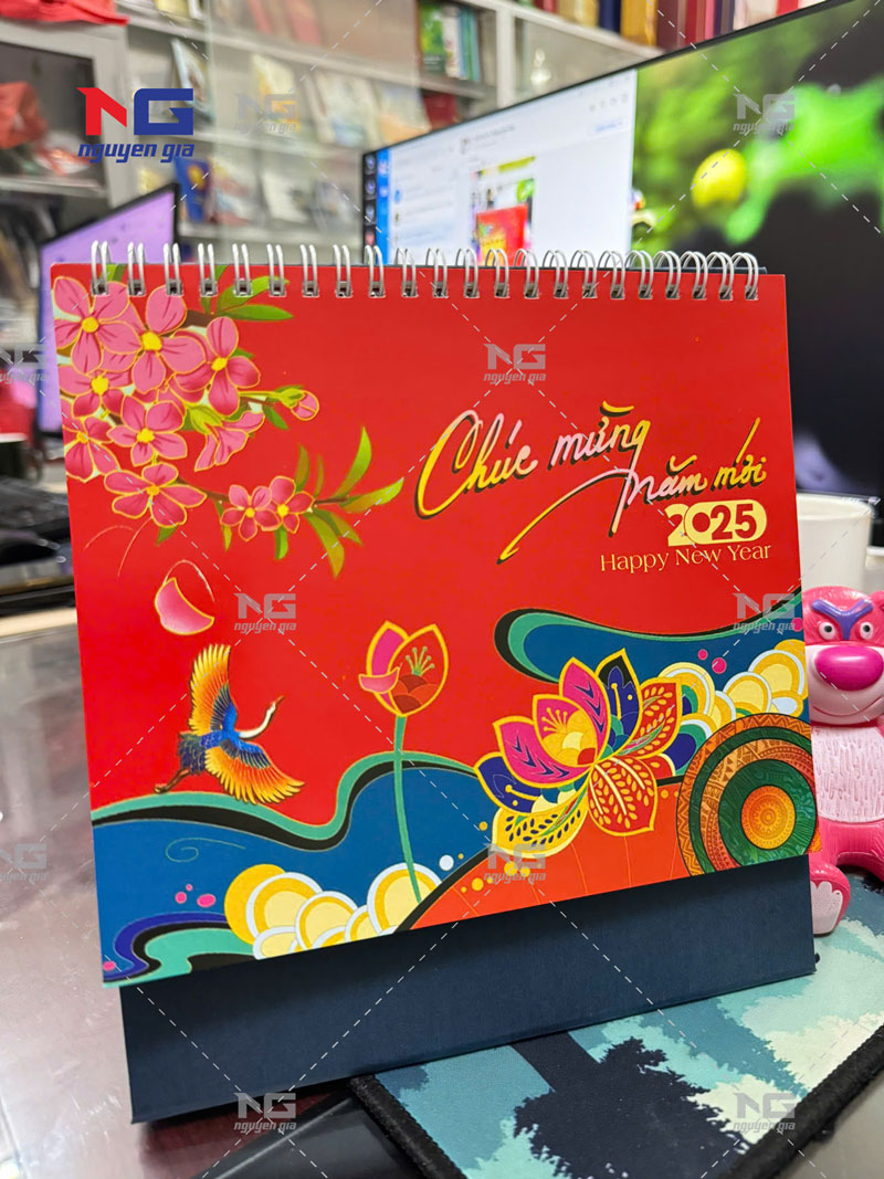 mẫu lịch tết 2025