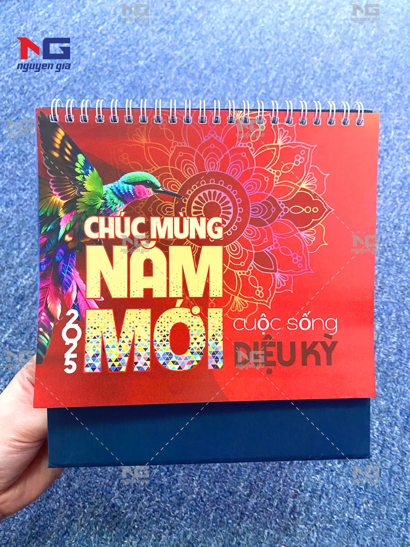 mẫu lịch tết để bàn 2025 