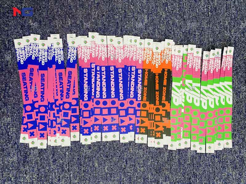 mẫu vòng tay giấy check in 